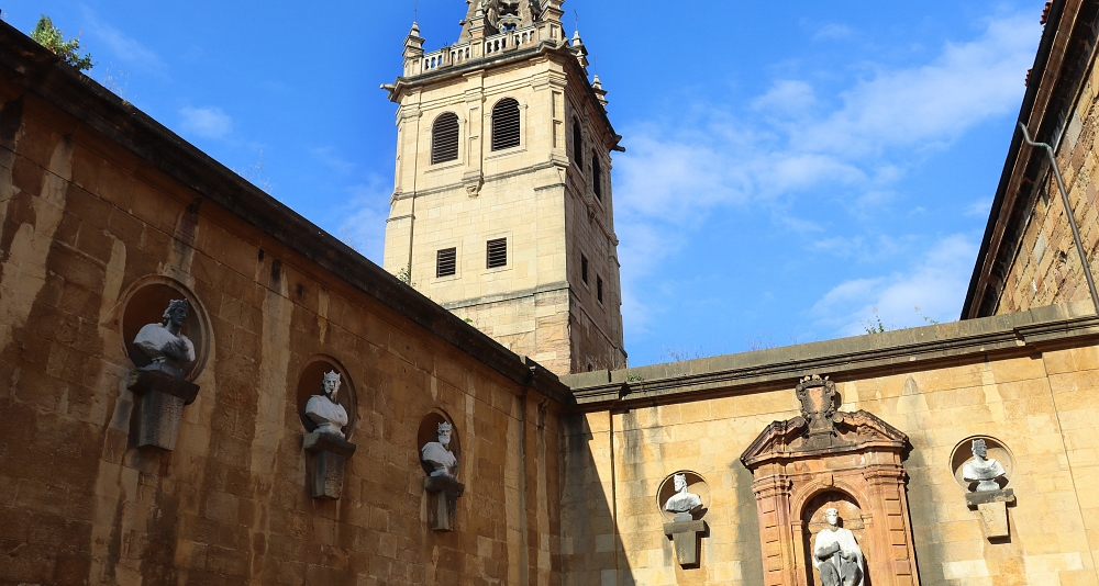 Road trip through the Green North: history, mountains and sea in a single experience