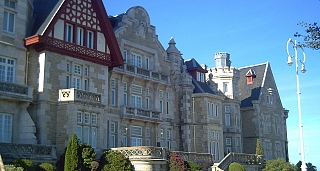 Road trip through the Green North: history, mountains and sea in a single experience