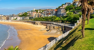 Road trip through the Green North: history, mountains and sea in a single experience