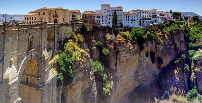 Road trip through the Green North: history, mountains, and sea in a single experience