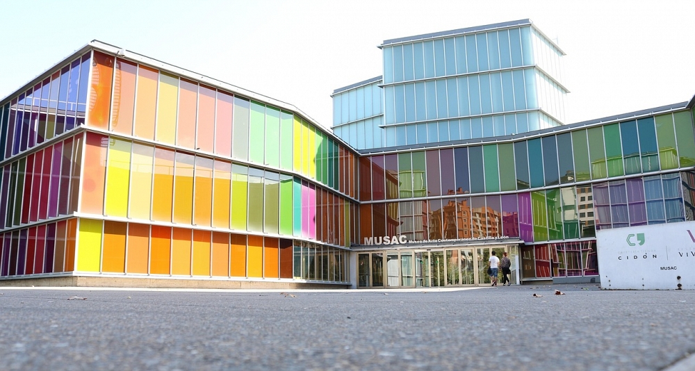 Ruta en coche por el norte verde: historia, montaña y mar en una misma experiencia