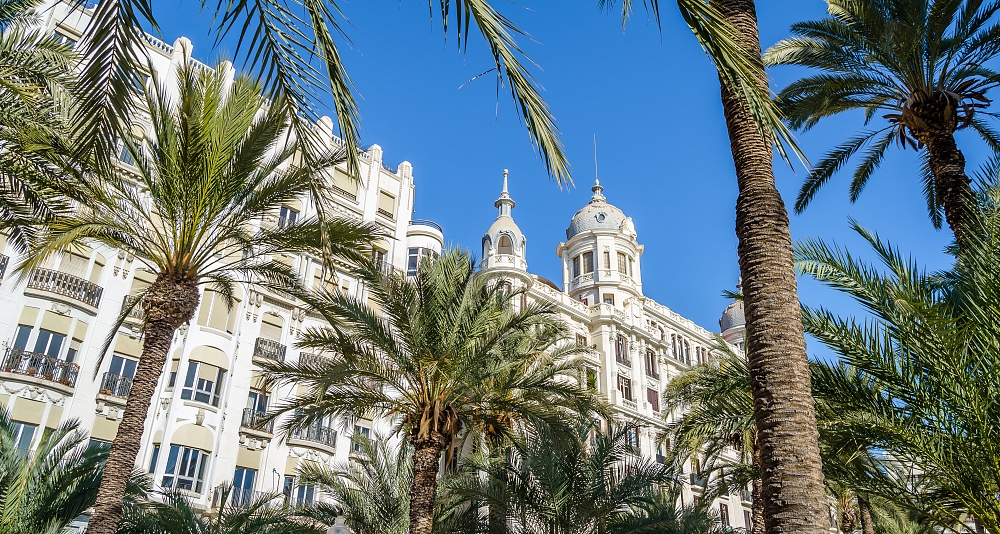 Ruta en tren por el Levante español entre Alicante, Valencia y Barcelona