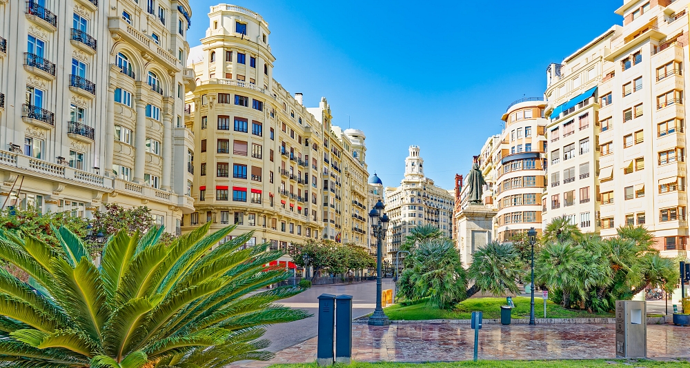 Ruta en tren por el Levante español entre Alicante, Valencia y Barcelona