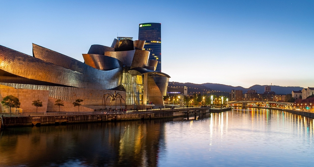 Ruta en tren por el Norte Verde de España: de Bilbao a Santiago