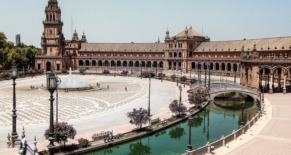 Train route through Andalusia: Madrid, Córdoba, Seville and Granada