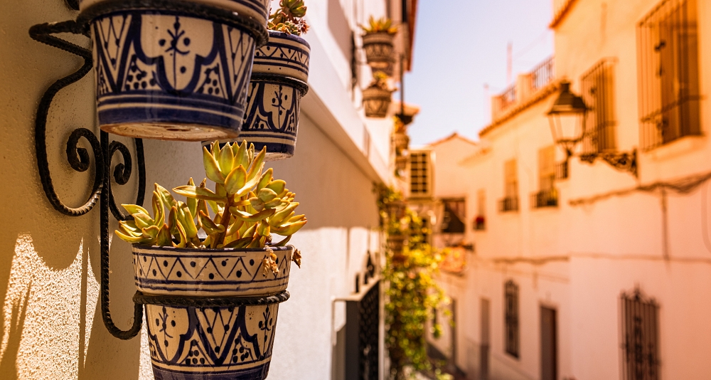 Train route through Andalusia: Madrid, Córdoba, Seville and Granada