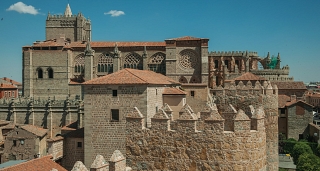Train route through Castile and León: Spanish history and tradition