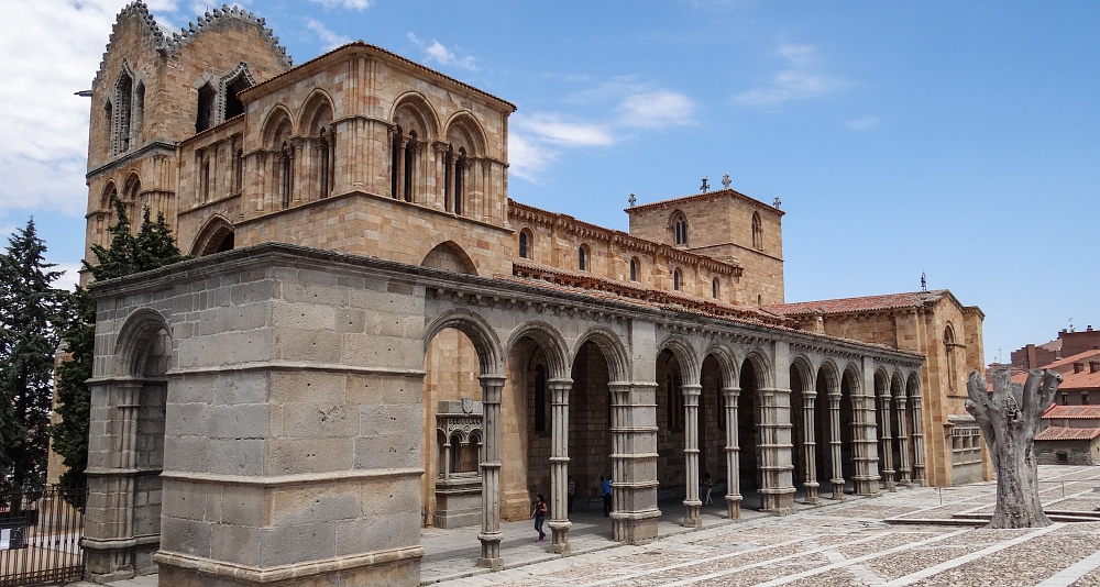 Train route through Castile and León: Spanish history and tradition