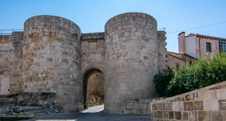 Train route through Castile and León: Spanish history and tradition