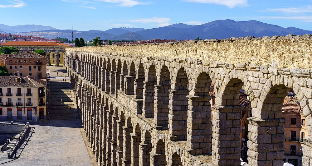 Train route through Castile and León: Spanish history and tradition