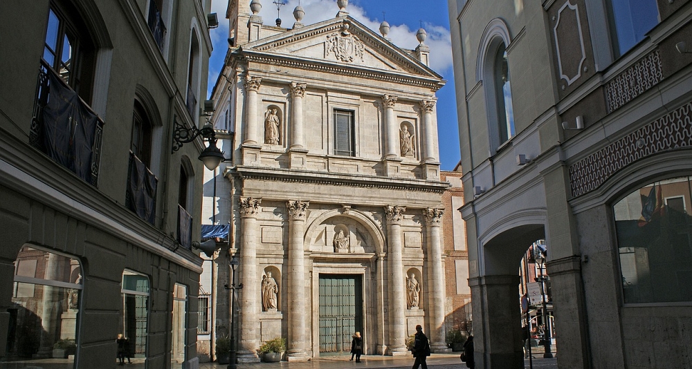 Train route through Castile and León: Spanish history and tradition