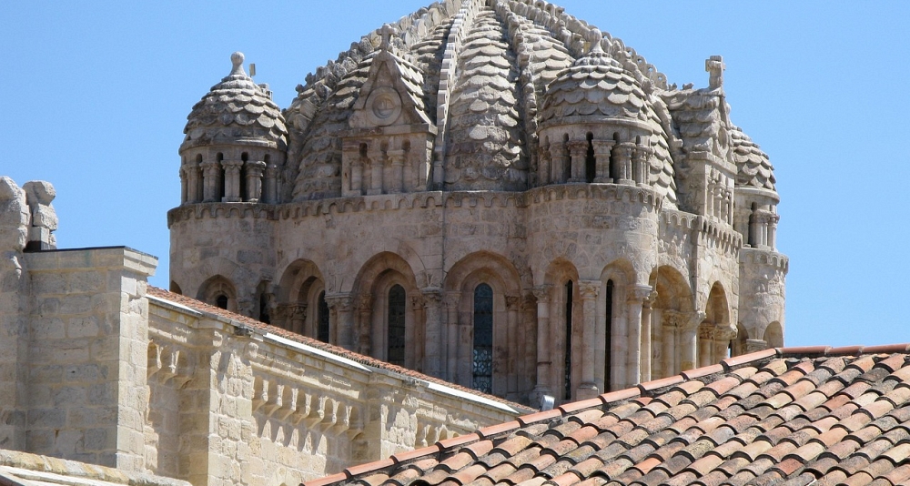 Train route through Castile and León: Spanish history and tradition