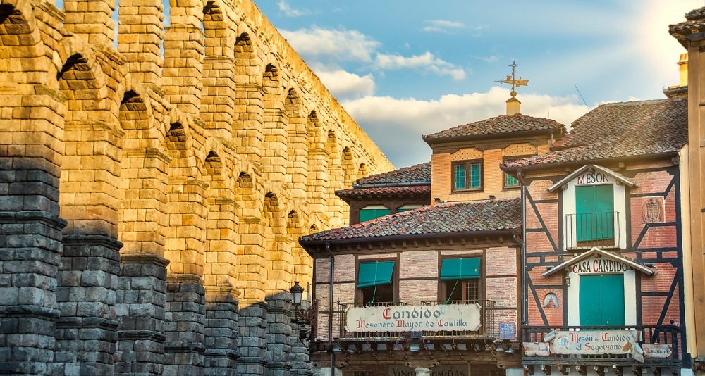 Train route through Castile and León: Spanish history and tradition