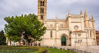 Train route through Castile and León: Spanish history and tradition