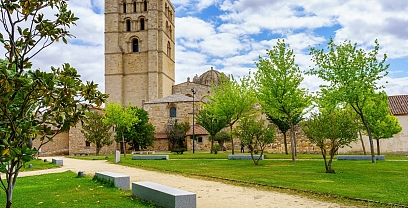 Train route through Castile and León: Spanish history and tradition