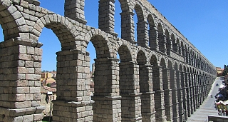Train route through Castile: Madrid, Toledo and Segovia