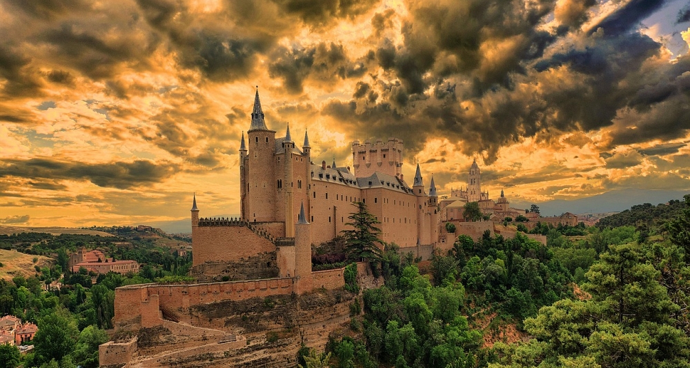 Train route through Castile: Madrid, Toledo and Segovia