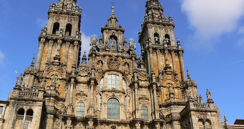 Train route through Galicia: from A Coruña to Vigo between sea and legend