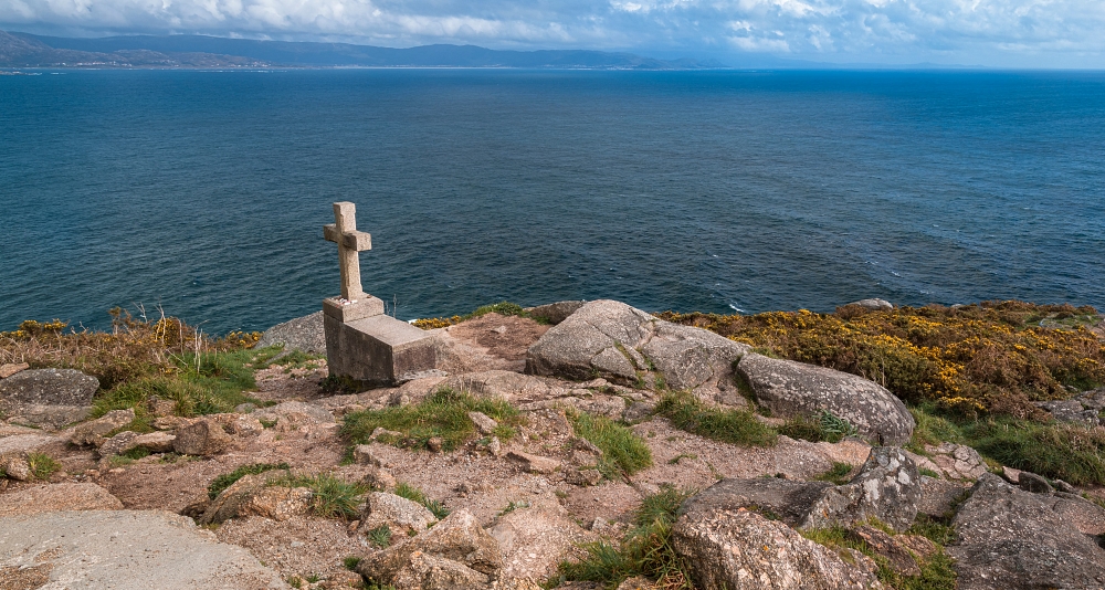 Train route through Galicia: from A Coruña to Vigo between sea and legend